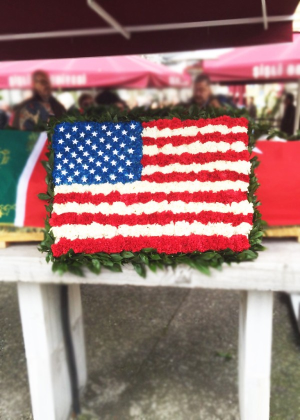 Çiçeklerden Hazırlanmış Amerikan Bayrağı