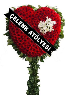 Kalp Şeklinde Çelenk